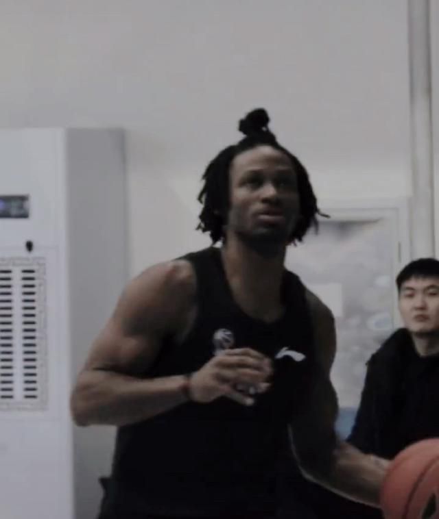 哈维说最难执教的俱乐部是巴萨——我不知道执教哪家俱乐部是最复杂的，但对教练的批评太常见了。